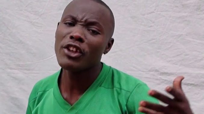 Uyu-mugabo-amaze-kuba-icyamamare-bitewe-nibyo-aririmba