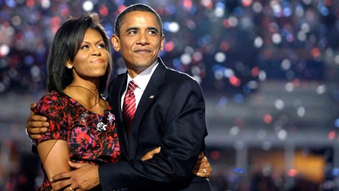 barack-obama-michelle-obama-love-story-romance-photos-08