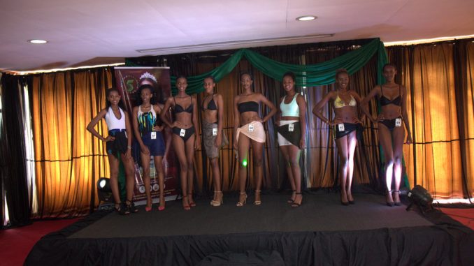 abakobwa_umunani_bahatanye_bose_ubwo_bari_bagiye_kwiyerekana_muri_bikini_ibintu_byaje_kuvugisha_benshi-2-ebc69